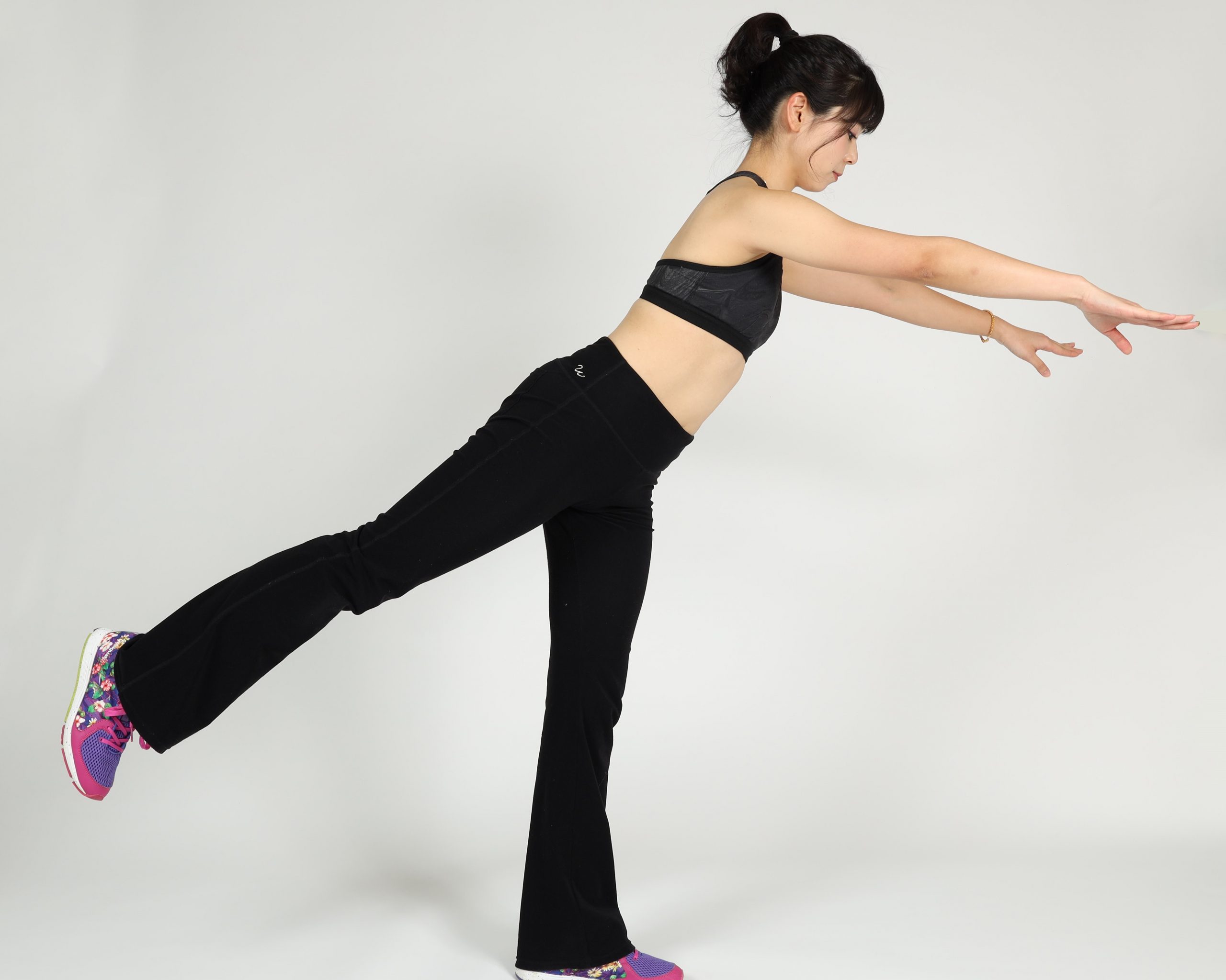 人気連載アーカイブ らくトレvol 5 片足t字バランス でブレない体を手に入れる 動画あり Myゴルフダイジェスト