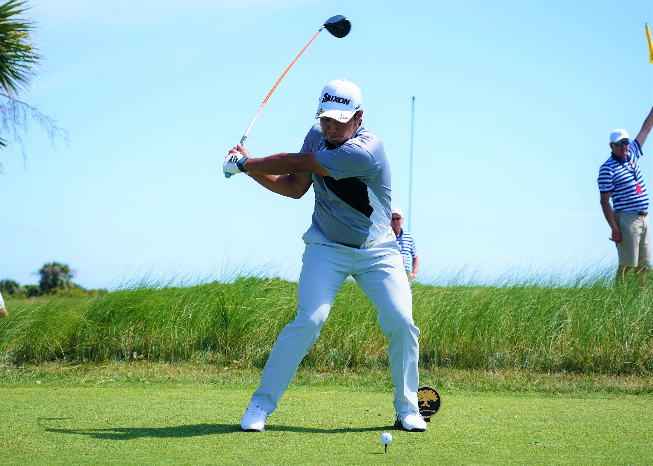 頭の浮き を解消 2 切り返しでグリップエンドが 体の外 向いてますか Myゴルフダイジェスト