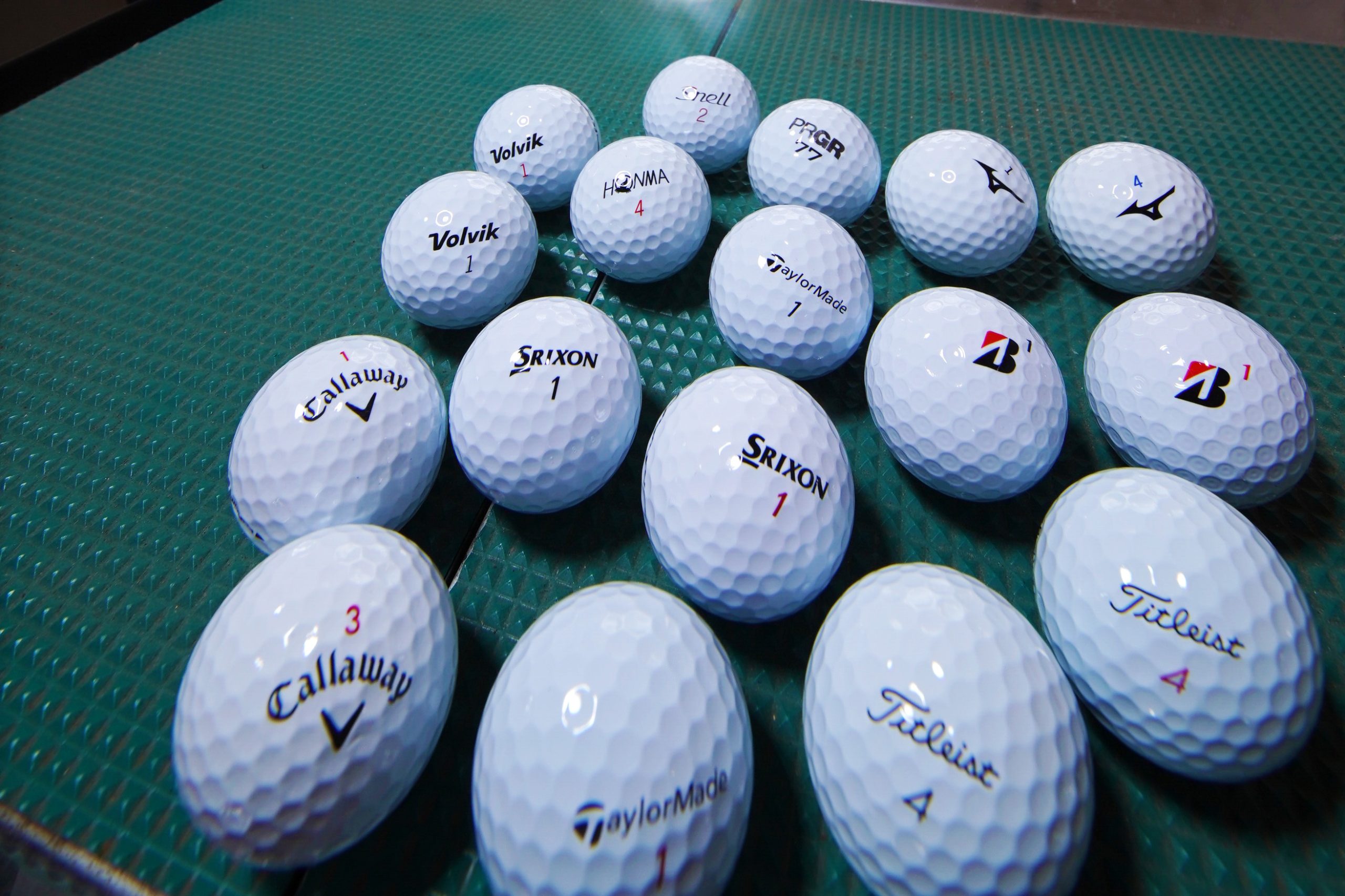 Wie Viel Einkerbungen Hat Ein Golfball 最初はツルツルだった! ゴルフボール表面のくぼみ「ディンプル」はいつ、どのようにして誕生した?【明日使えるゴルフ用語】 – Myゴルフダイジェスト