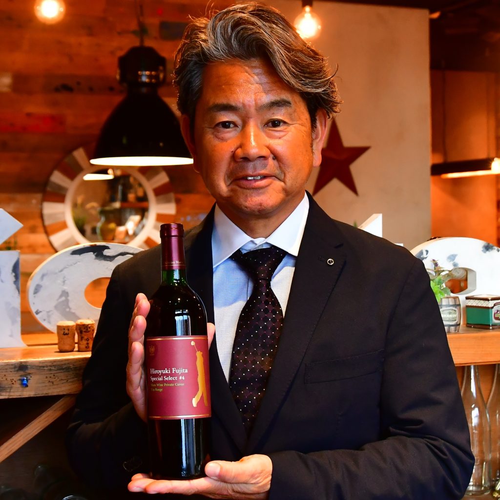 今月のプレゼント】藤田寛之プロの「オリジナル赤ワイン」とチーム芹澤