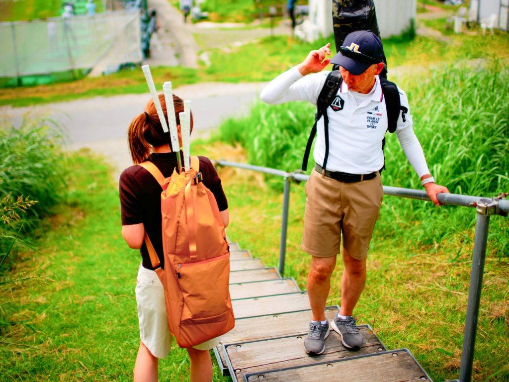 【プレゼント】都会派ゴルファーの間で人気！ 両手が空いてラクチンな“背負える”クラブケース7選